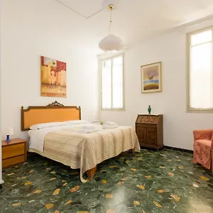 Kyra's House Apartment